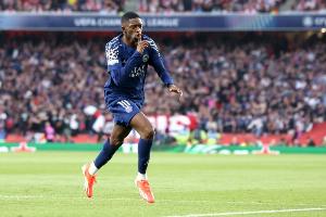 队报：登贝莱开局慢热与准备期短有关 ，巴黎对他充满信心