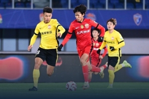 记者：李新翔第一次首发比当初武磊首秀还耀眼 接下来看蒯纪闻了