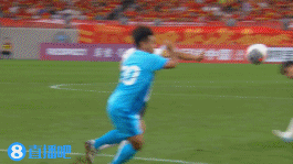 MK体育-这没点球？开场3分钟向余望禁区内结结实实被踢到脚 主裁没有表示