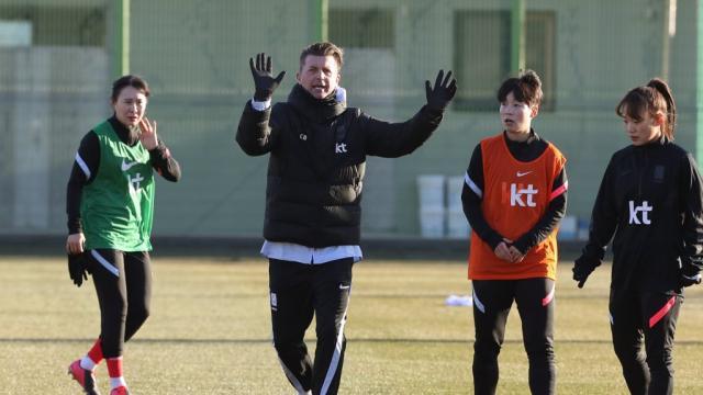 MK体育在线-韩国女足主帅决心冲击奥运：让我们下月改写历史！