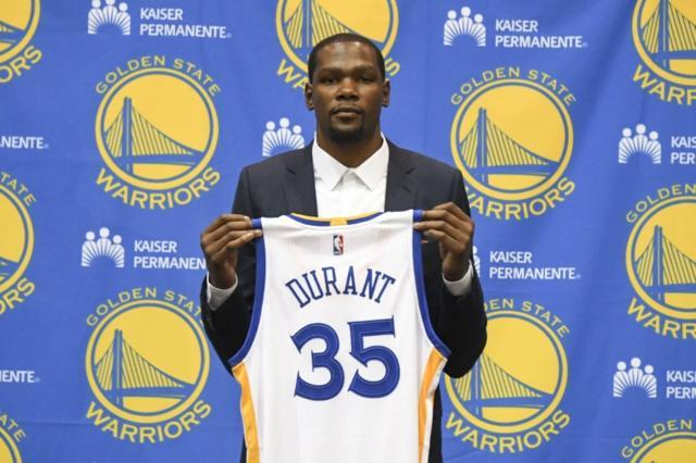 https___bluemanhoop.com_files_2016_07_kevin-durant-nba-golden-state-warriors-press-conference-3.jpg